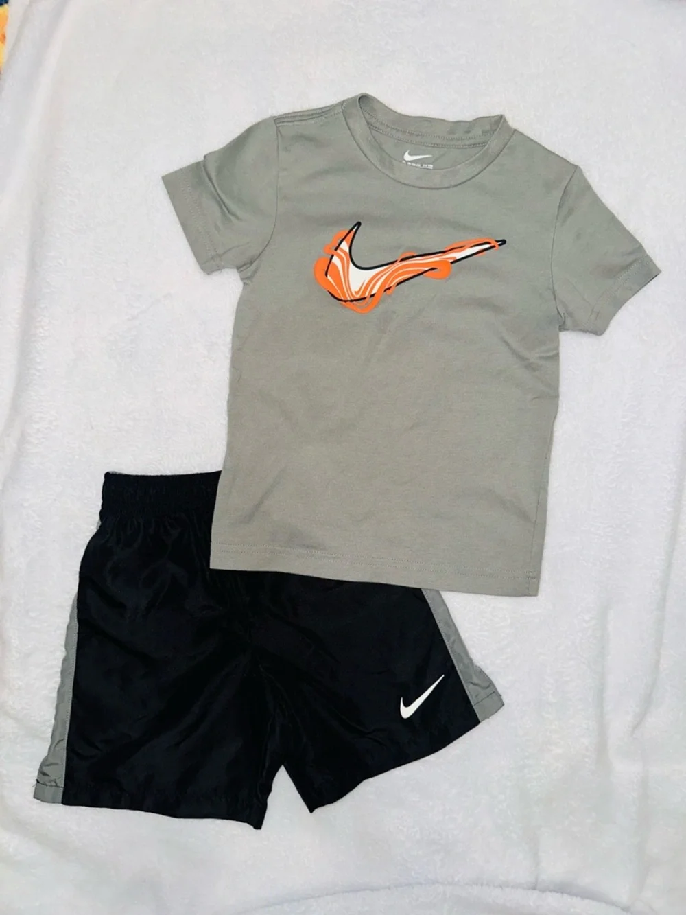 Nike Toddler Set - Picture 3 of 5